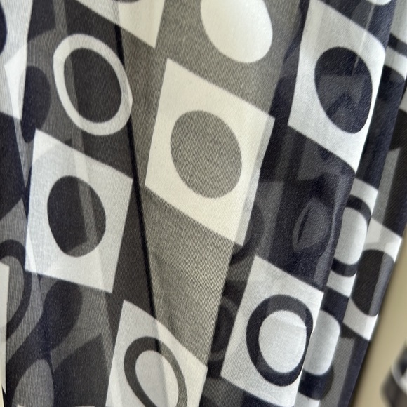 NWOT Italian silk scarf MODERN - Picture 7 of 7